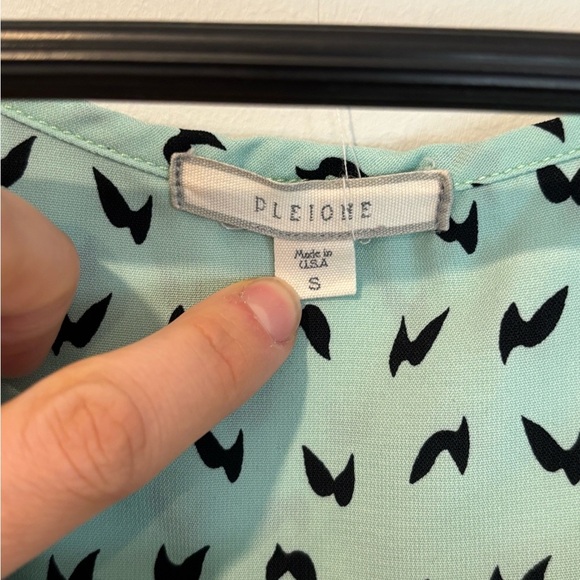 Pleione Light Green Sleeveless Blouse with Black Bird design - Picture 2 of 7